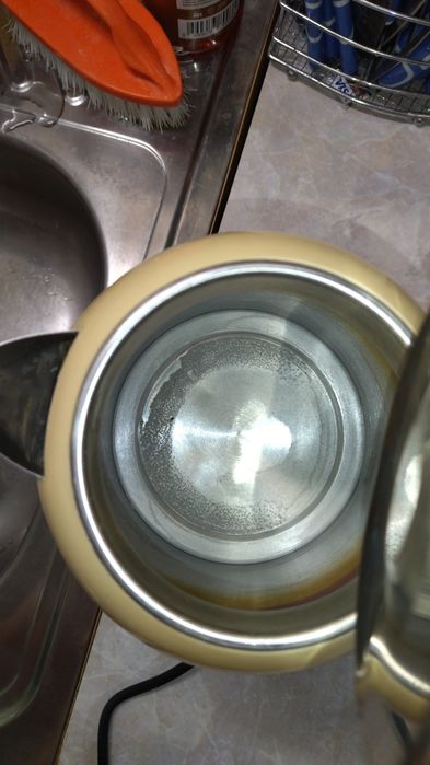 Продам электрочайник Saturn