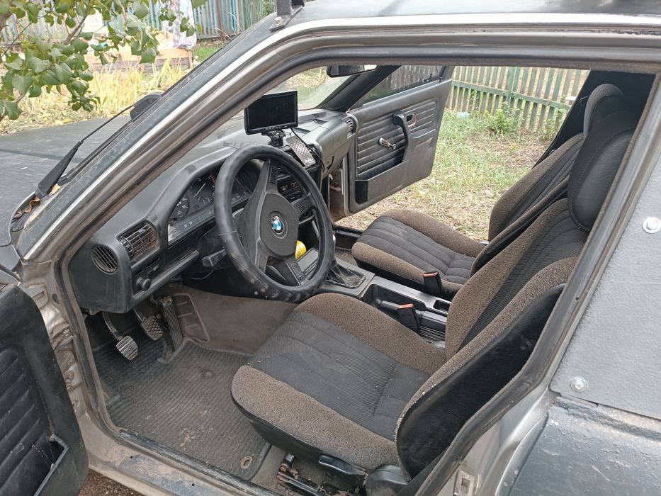 Продам  машину ..