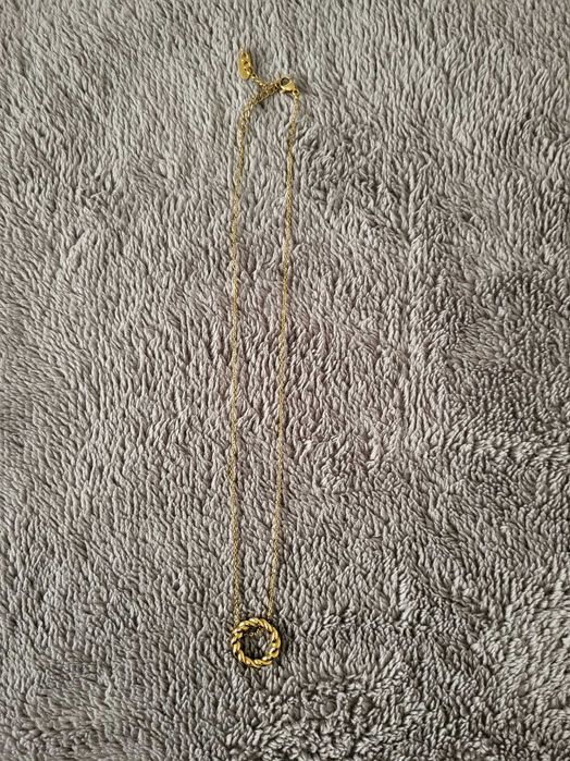 Colar dourado de semhora