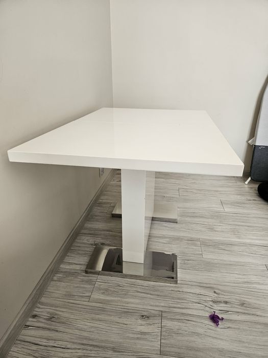 Stół do salonu lub jadalni