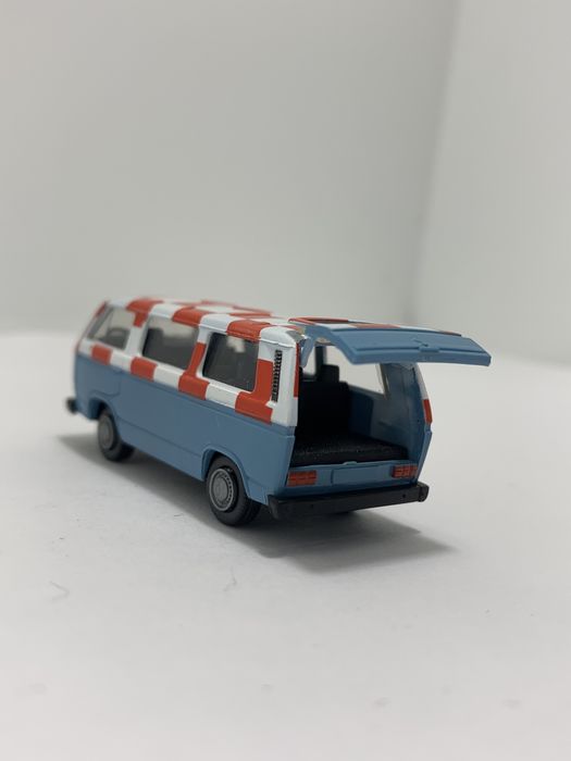 Volkswagen T3 Bus aeroporto da Roco escala H0 1/87