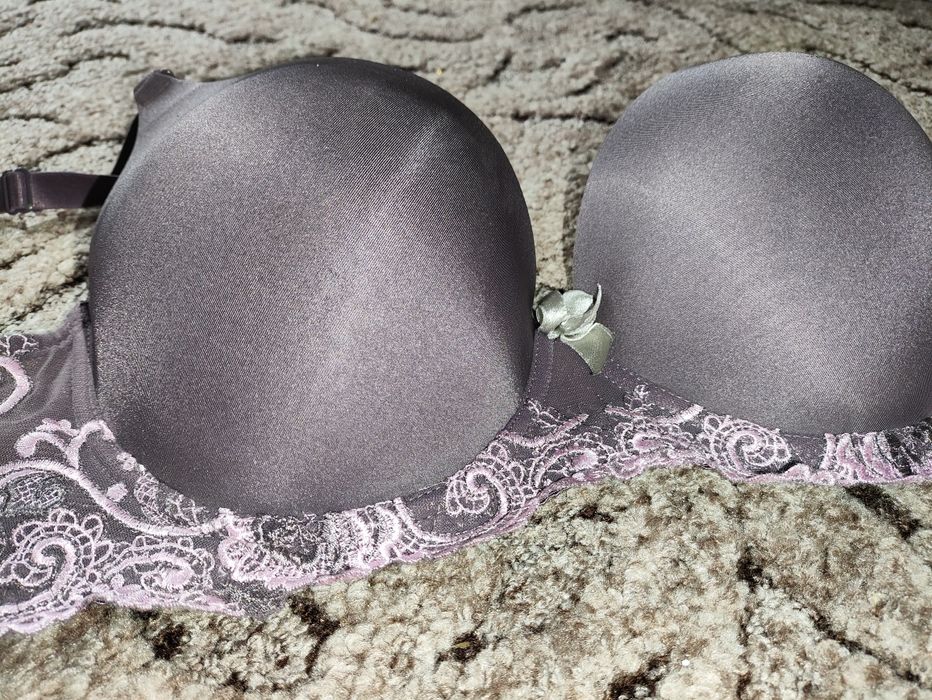 Biustonosz sztywny fioletowy r. 95 D