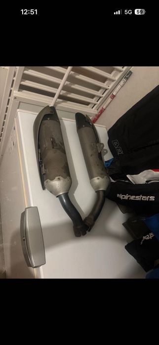 Escapes yamaha r1