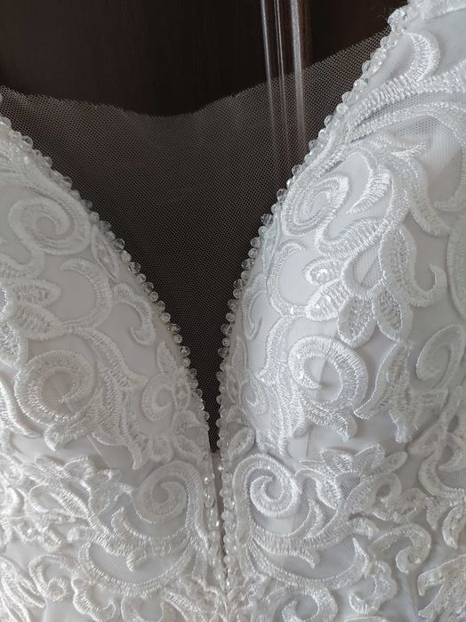 Delikatna suknia ślubna