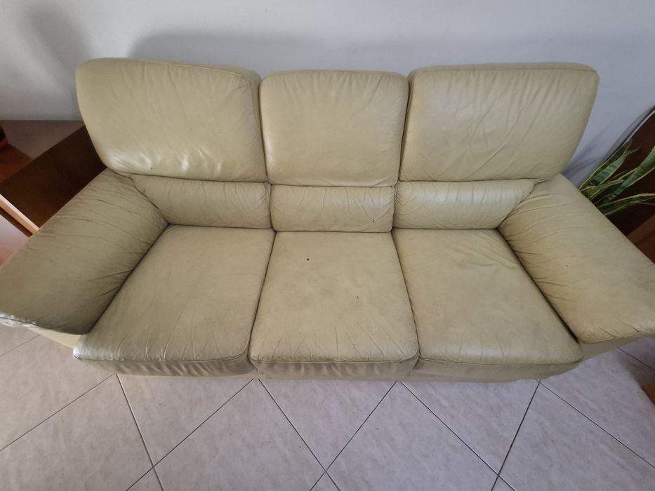 Sofá 3 lugares pele