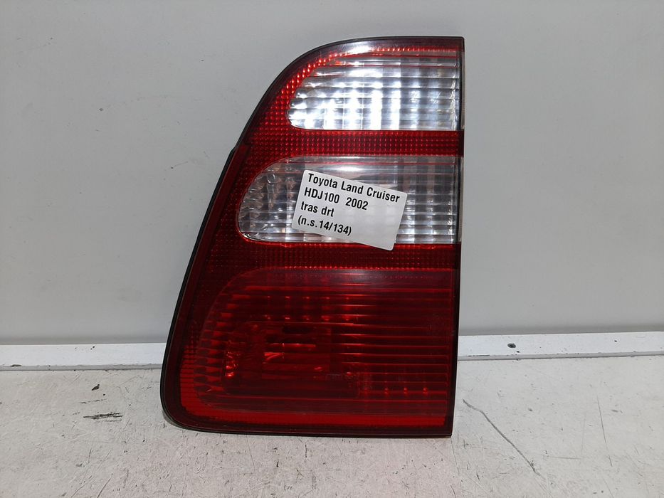 Farolim da mala direito TOYOTA Land Cruiser 100 (_J1_)