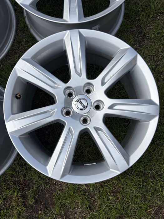 Felgi 17’ Volvo V90,V70,V60 5x108 jak nowe