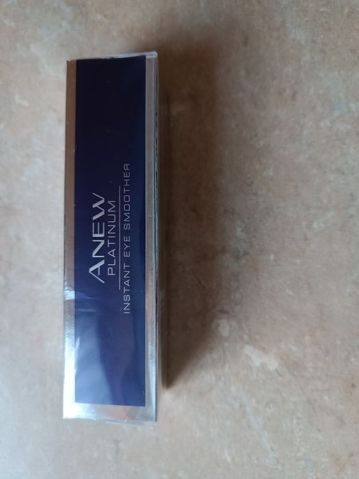 Ekspresowy korektor zmarszczek do okolic oczu Anew Platinum Avon