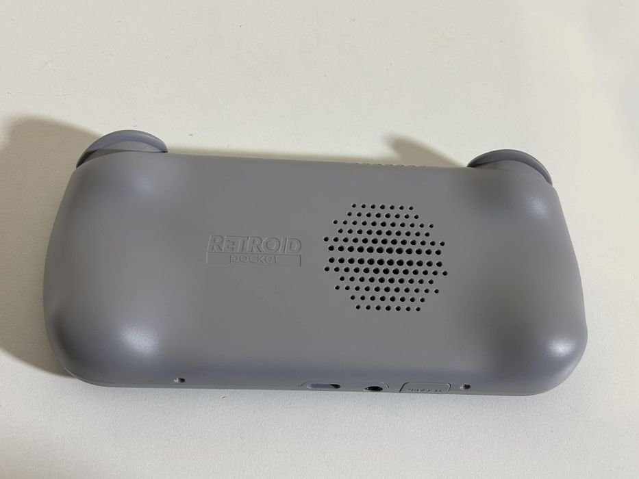 Przenośna konsola retro z ekranem IPS