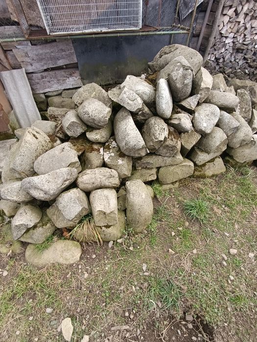 Камінь річковий, великий з чорновою обробкою