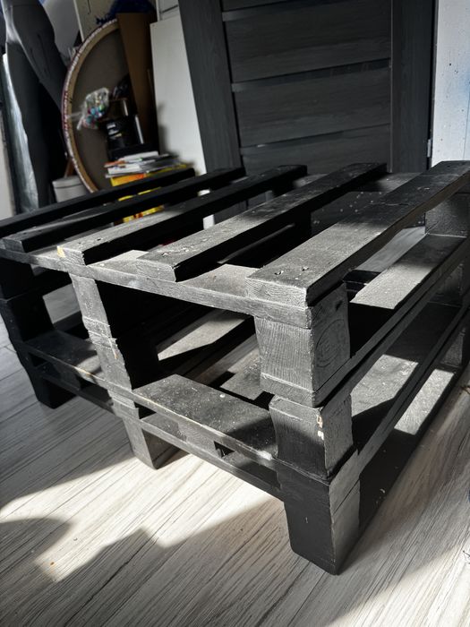 Czarna europaleta do odświeżenia/ meble z palet