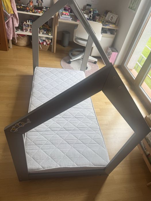 Łóżeczko dziecięce domek plus materac / łóżko / mebel