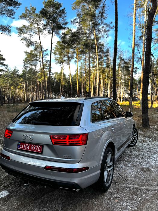 Продам Audi Q7 2017