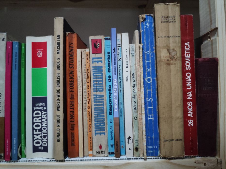 Vários livros variados