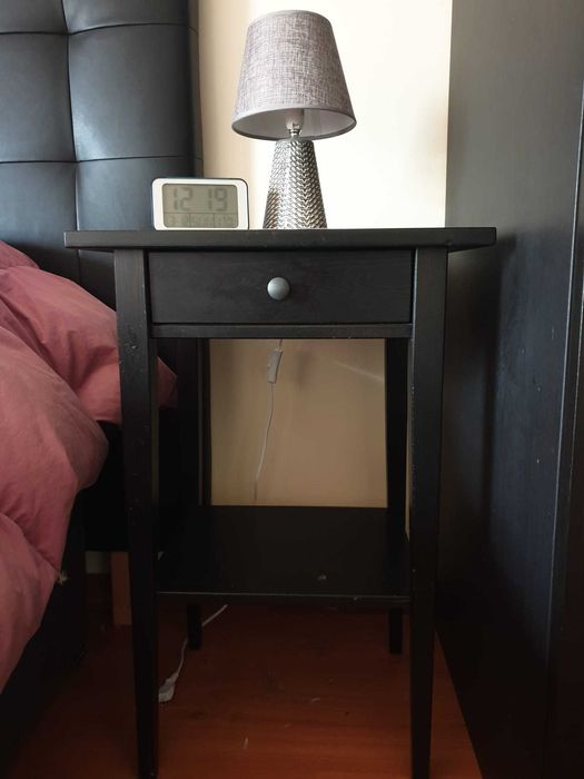 comoda de 3 gavetas + duas mesas de cabeceira