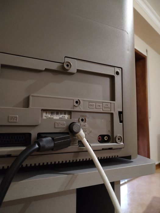 Televisão Thomson + Móvel