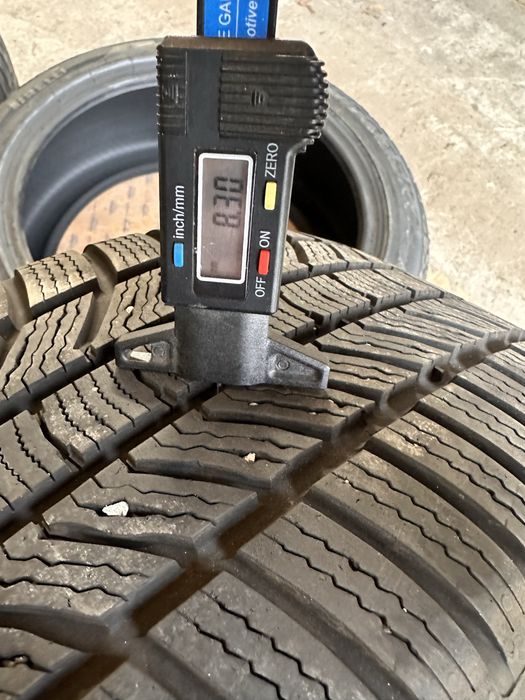 Резина зимная.   Continental.   235.45.18    Romania