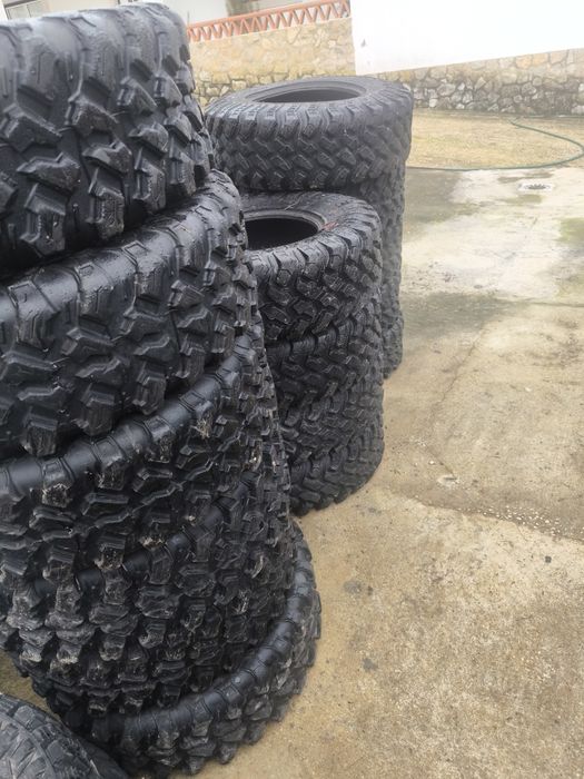 Vendo pneus 32x10r15 ou 32x10r16 ou 30x10.r15 ou 255x75r15 ou 30x10r14