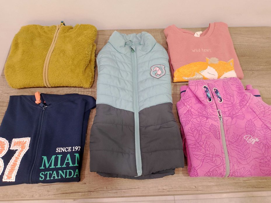 Kamizelki i bluzy - zestaw 5 szt. / r. 122/128