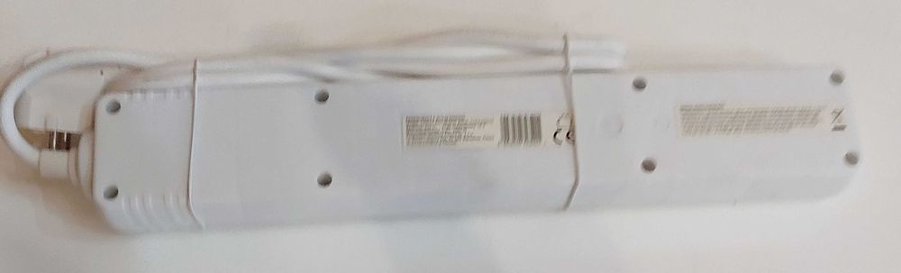 Listwa zasilajaca  6 gniazd + wyłącznik  na 230 V_ 16 A