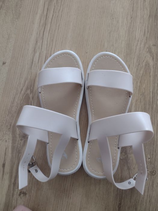 Nowe sandały r 36