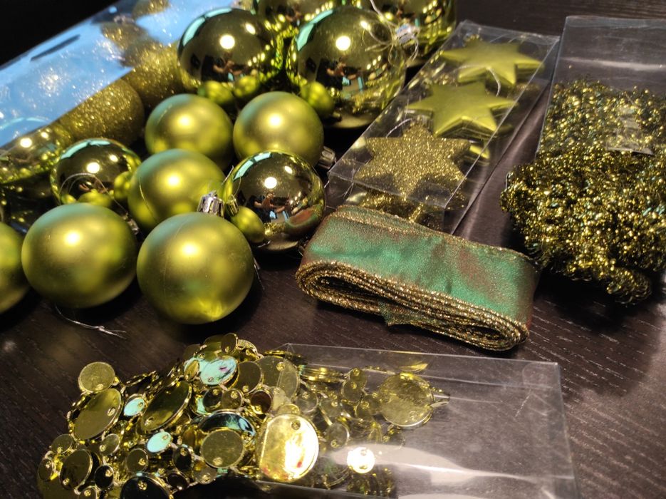 Conjunto de Decoração de Natal - 24 bolas + 6 estrelas + 3 fitas