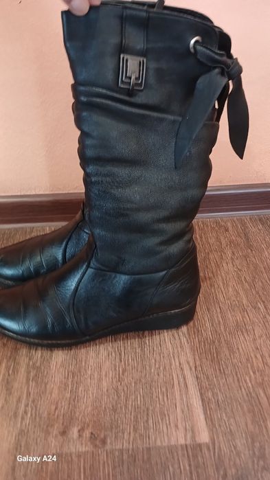 Сапожки  та босоніжки  для дівчинки