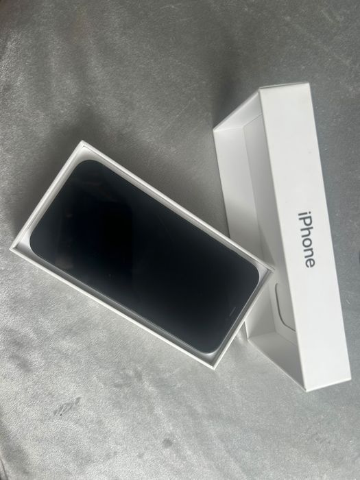 iPhone 12 sem carregador