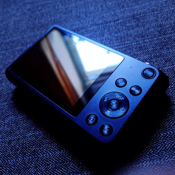 двохекранний Samsung DV150 f цифровий фотоапарат