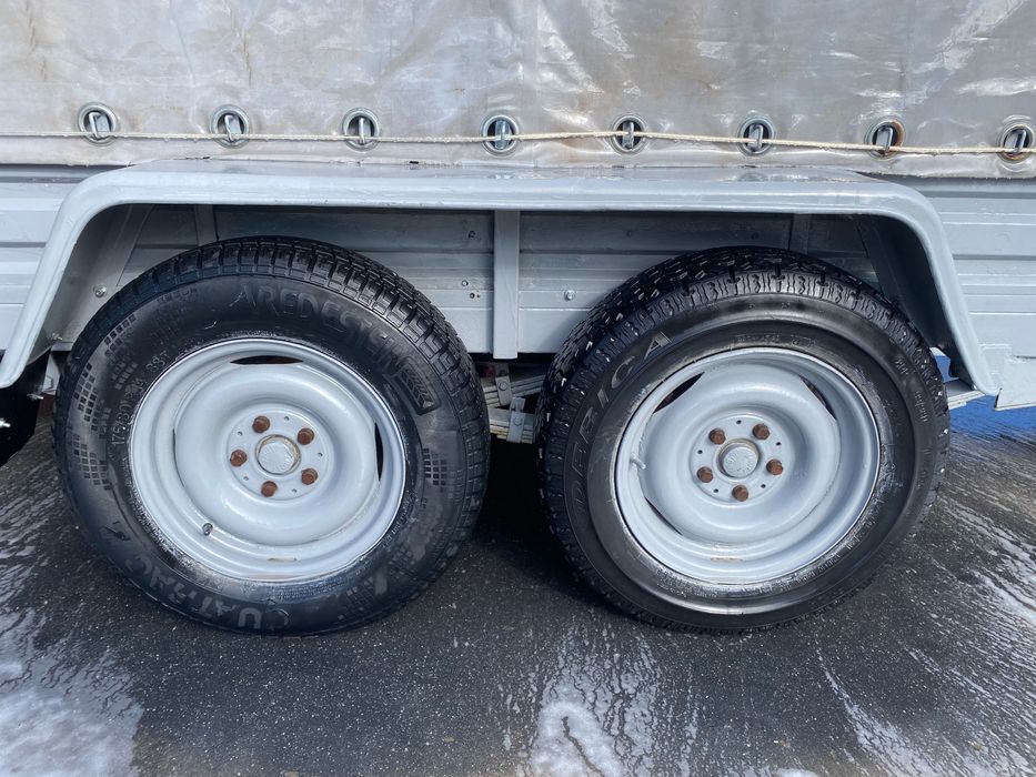 Легковий вантажний причіп