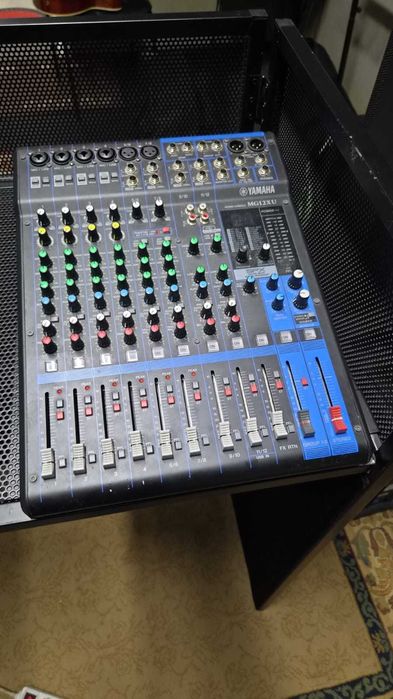 Mesa de mistura YAMAHA MG12XU