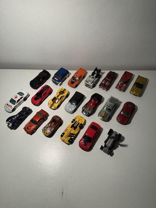 Lote 20 Miniaturas Hot Wheels