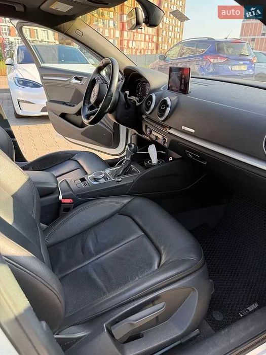 Audi A3 2018 8V (FL) 2.0 TFSI MT
