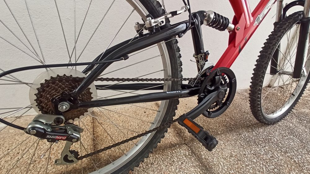 Bicicleta BTT roda 26 suspensão total