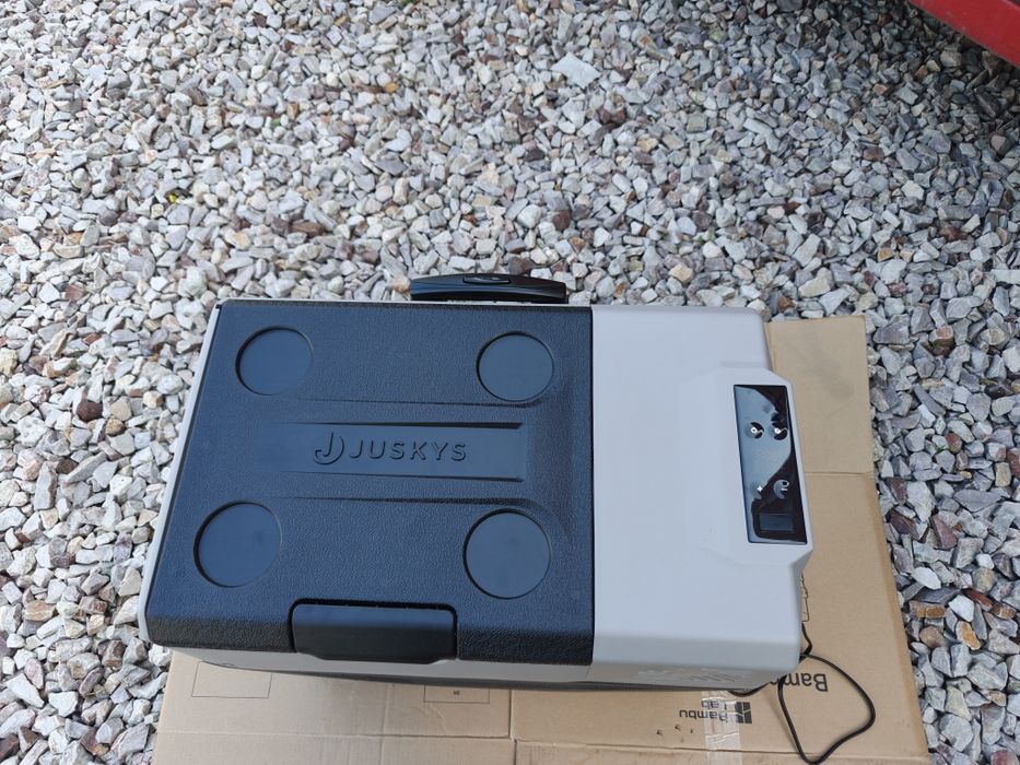 Skrzynka chłodnicza sprężarki 40608, z przyłączem 230 V, 50 l