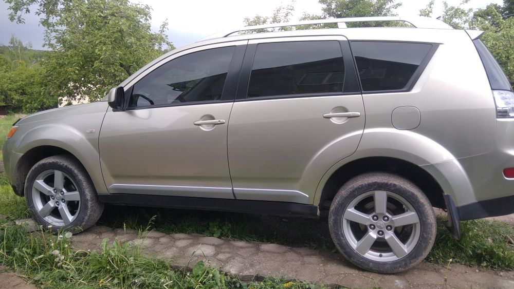 Міцубісі оутлендер XL.