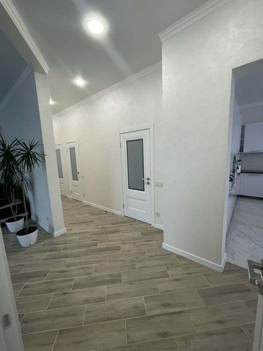 Гарний, Сучасний, добротний  будинок з басейном