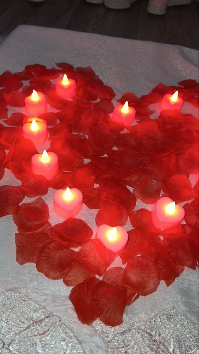 Набір до дня закоханих Лед свічки+ пелюстки