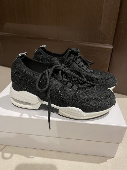 Продам кроссовки 36 р