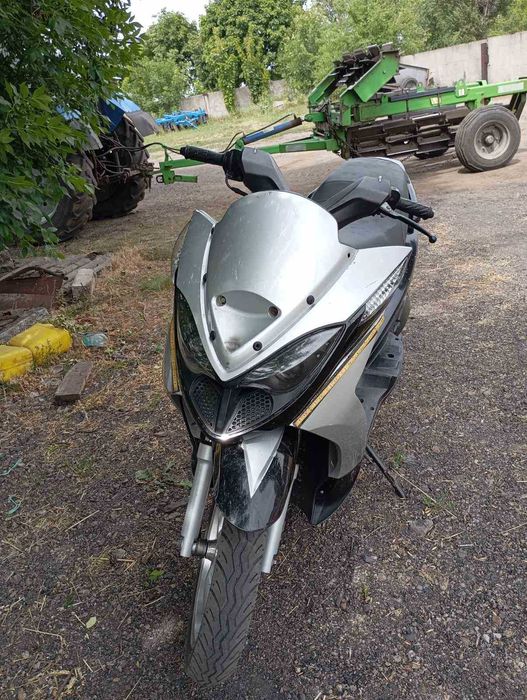 Продам скутер 150кубов