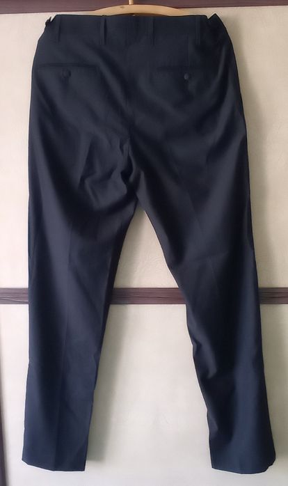 Продам нові slim fit чорні брюки Mango