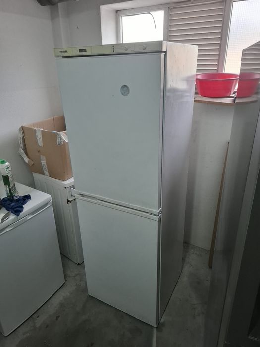 Frigorífico a funcionar a um preço acessível a funcionar normalmente, altura 1.70