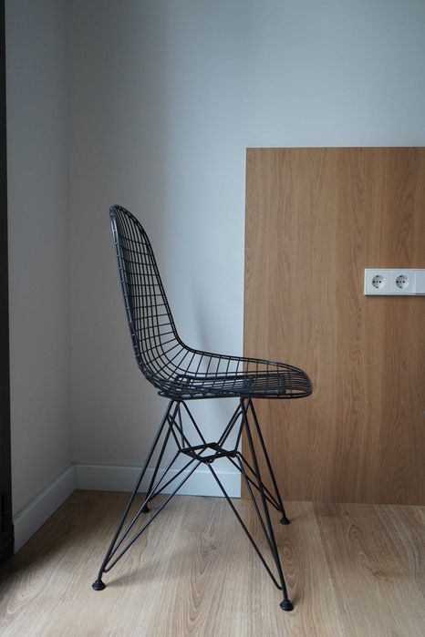Cadeira da Vitra modelo Wire DKR-2 Chair