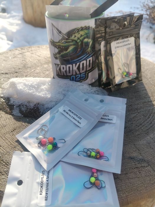 Kubek wypełniony główkami wolframowymi