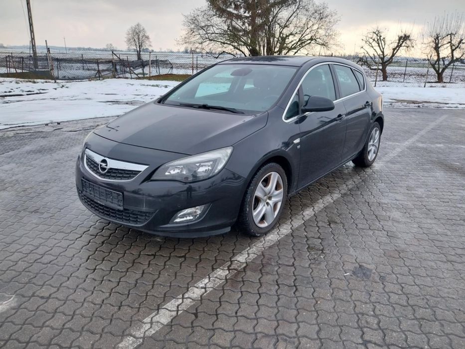 Opel Astra J  1,4  benzyna 2010 rok produkcji