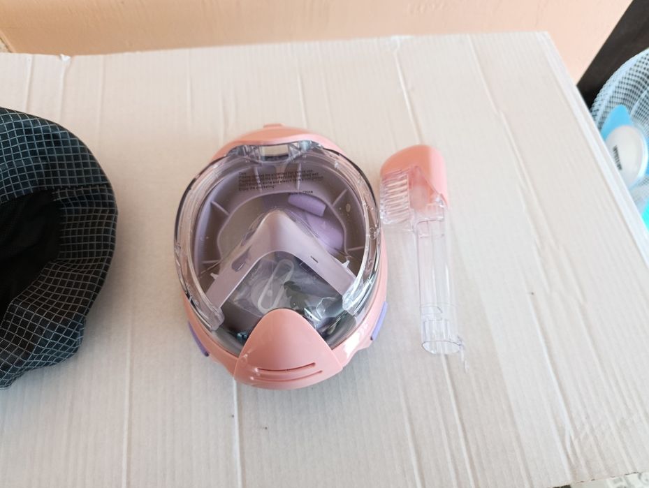 Маска для плавання (снорклінгу).