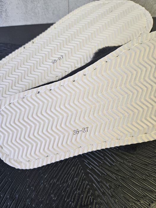 Pantofle klapki czarne rozm. 36