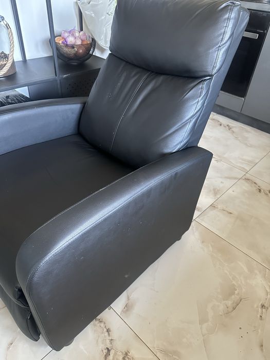 Fotel skorzany z podnozkiem