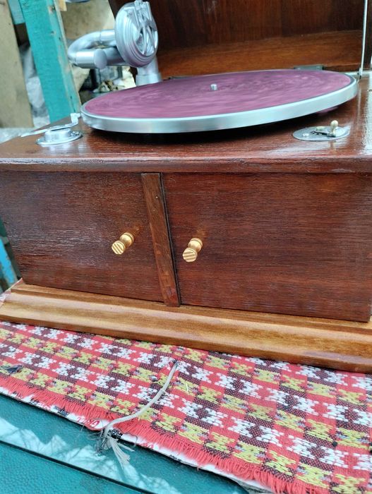 кабінетний граммофон