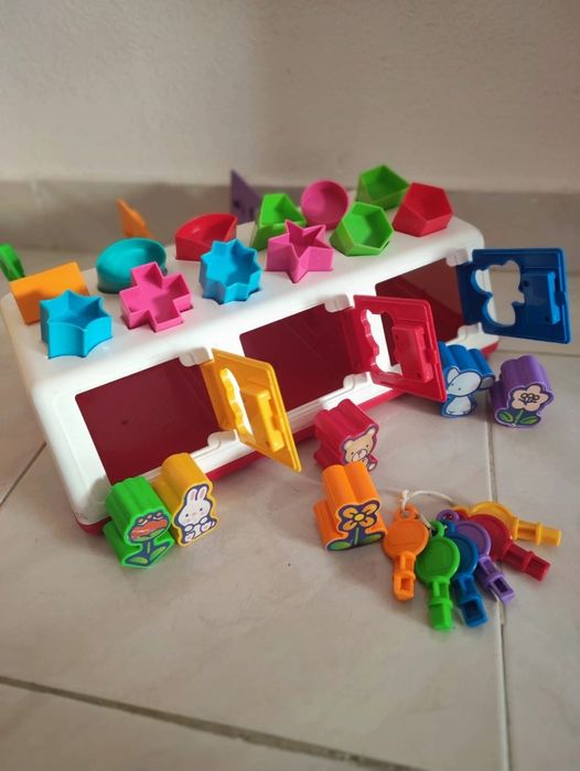Shape Sorting Toy Box64174405523202120